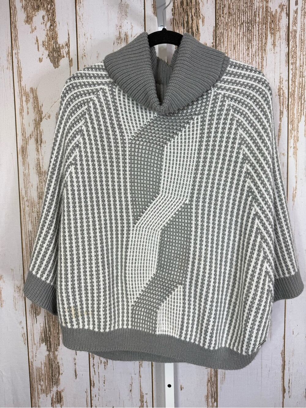 Calvin Klein, One Size, Knit Poncho. Excellent condition!